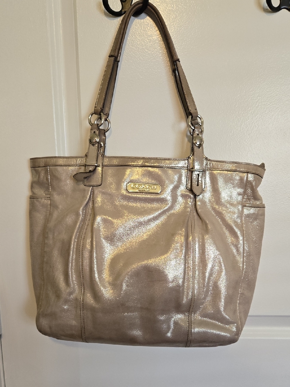 COACH East West Gallery Tote Gold F16562